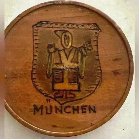 Vintage handmade set of 5 German coat of arms wooden coasters folk art - Picture 5 of 7